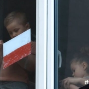 FLAGA POLSKI W NASZYCH OKNACH