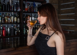 woman 1064664 1920